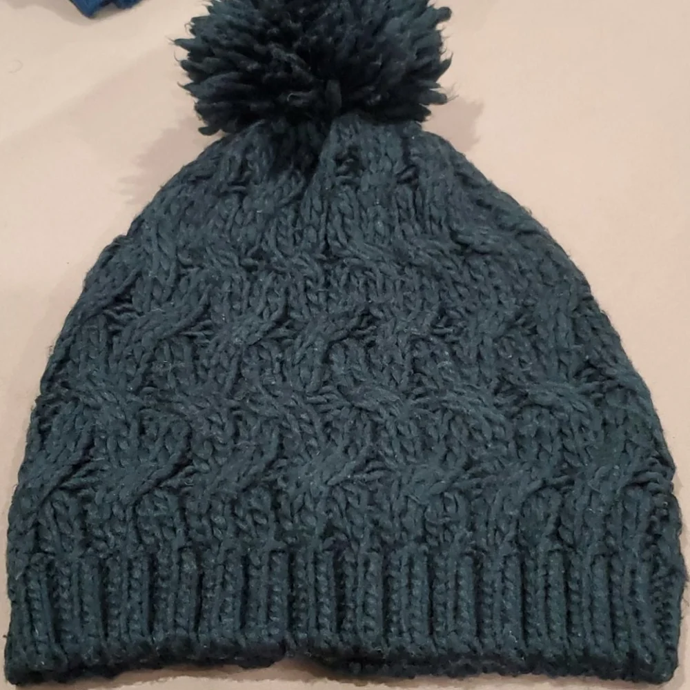Isaac Mizrahi Black Winter Beanie